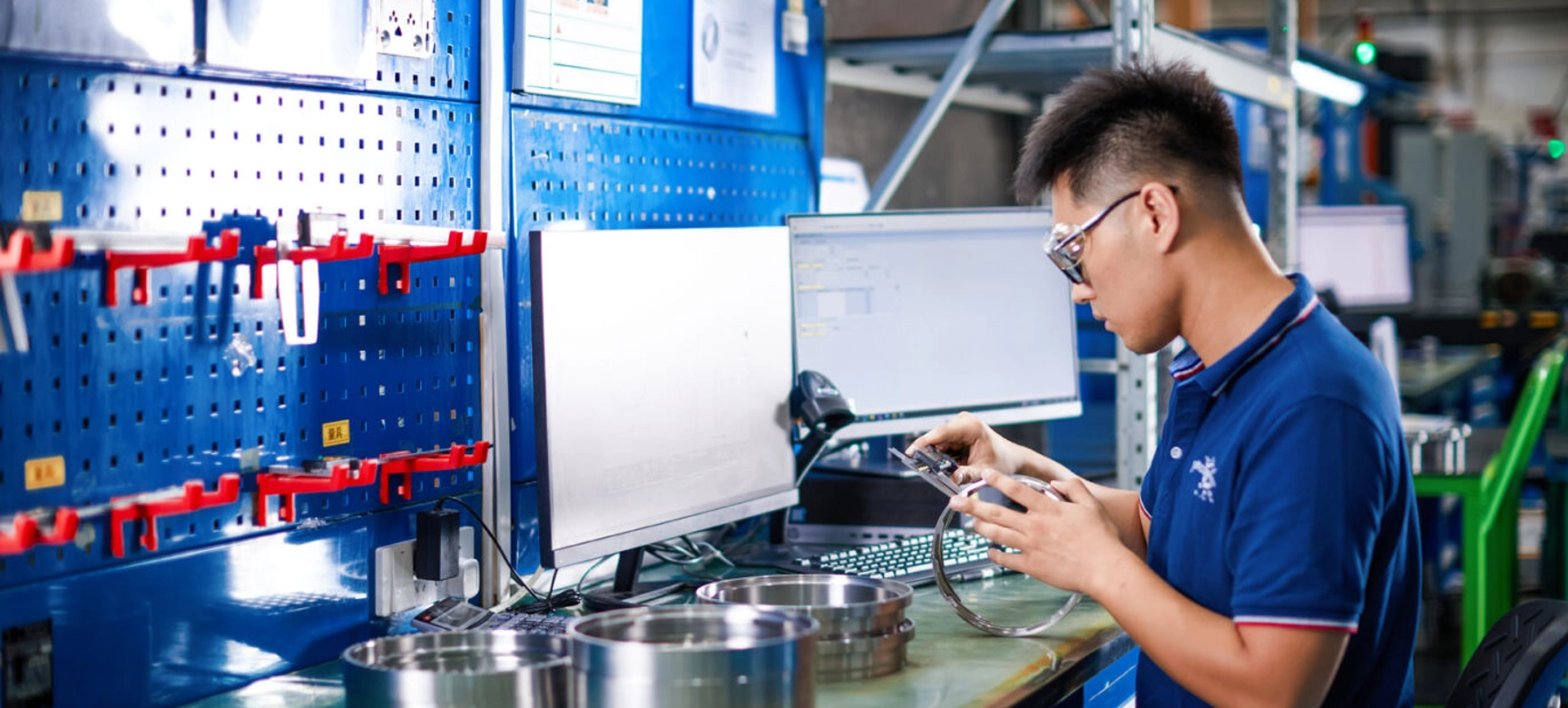 John Crane Employee Measuring Product