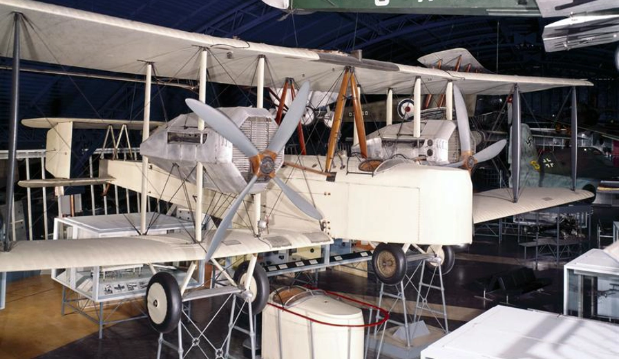 AA Richmond History 1919 Vickers Vimy Bomber